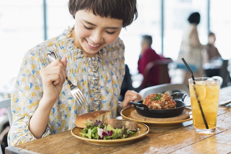 「まちなかの楽しみ方【休日ランチ編】」日本海の幸も良いし、落ち着いた雰囲気のお店で和食も良いですね。ちょっと気取って洋食も♪広がる景色を眺めながら美味しいランチを楽しめる、オフの日ならではの鳥取ランチをご紹介します！