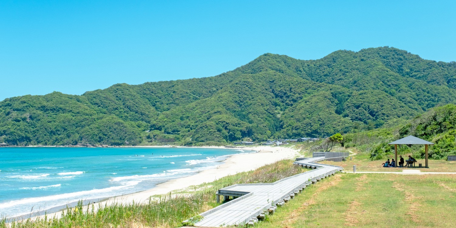 海が目の前！透明度バツグンの日本海で海水浴＆キャンプ