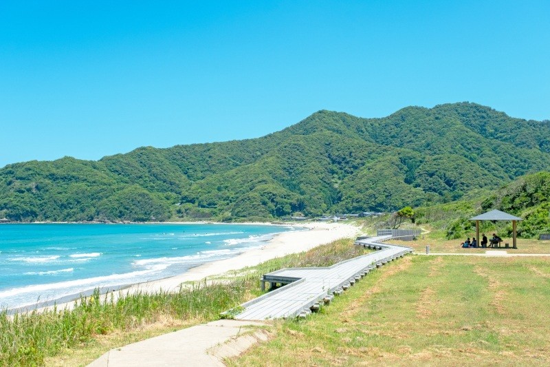 海が目の前！透明度バツグンの日本海で海水浴＆キャンプ