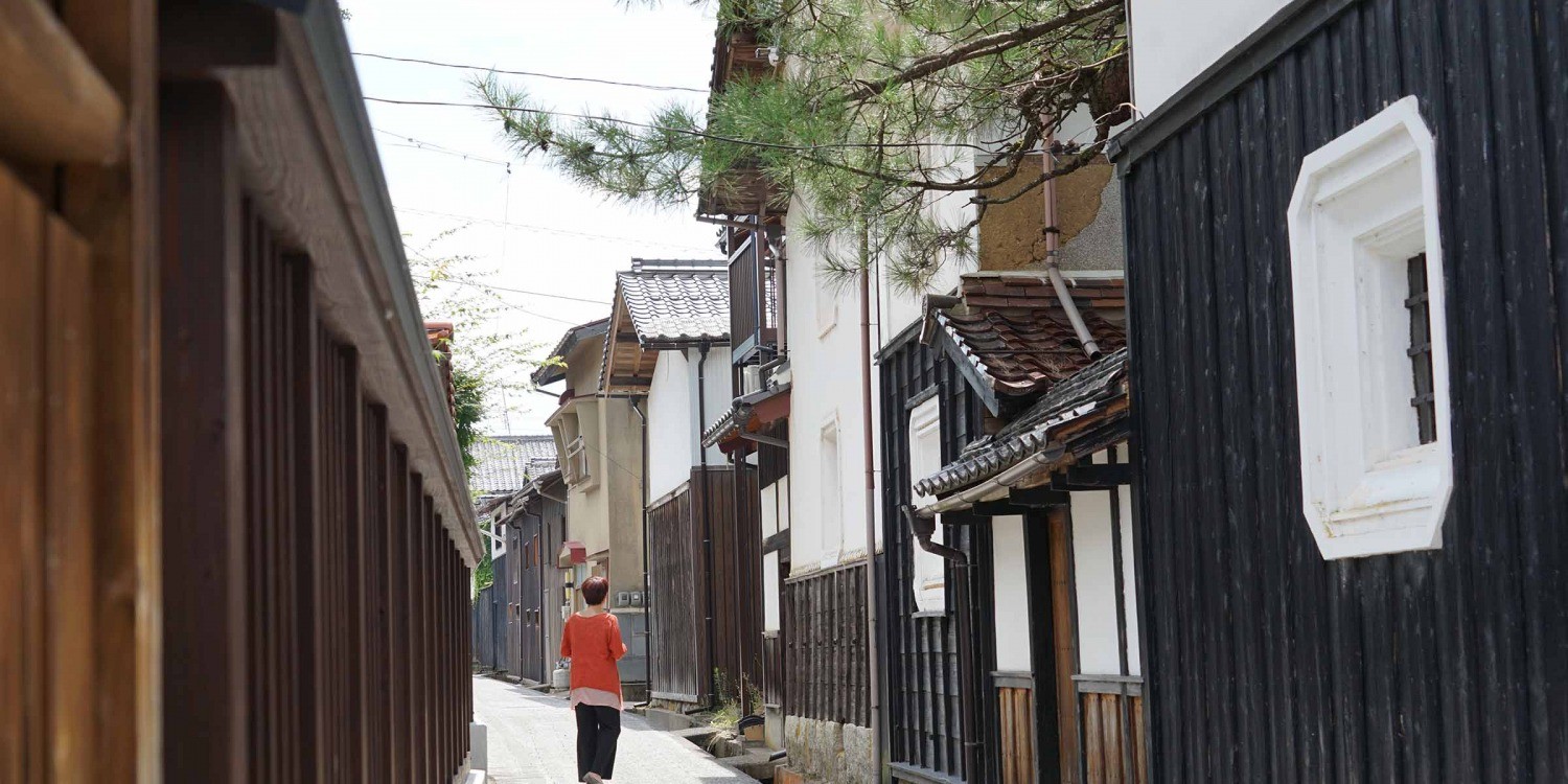 歴史を感じる町並みでレトロシックなランチをどうぞ!—若桜町