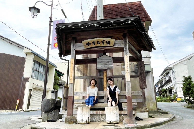 温泉街にある足湯