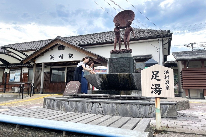 浜村駅と足湯