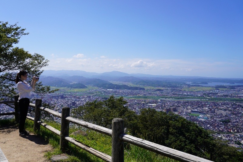 本丸跡から見た市街地