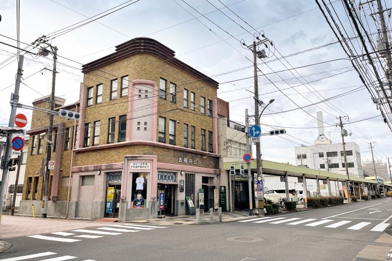 智頭街道と象徴する御造園ビル