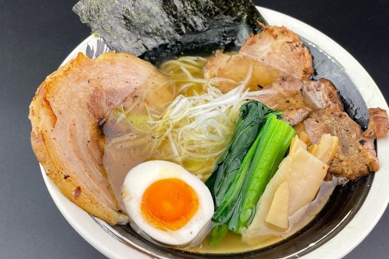 鳥取牛骨麺　藤喜