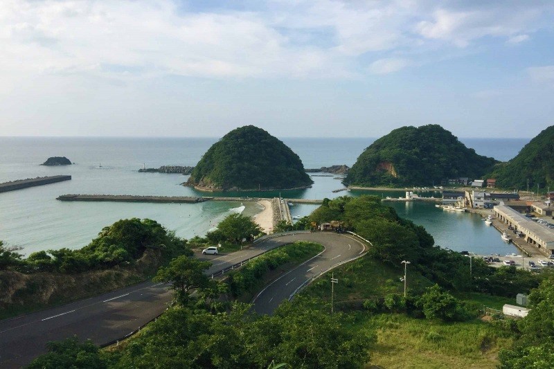 七坂八峠からみる居組不動山（新温泉町）