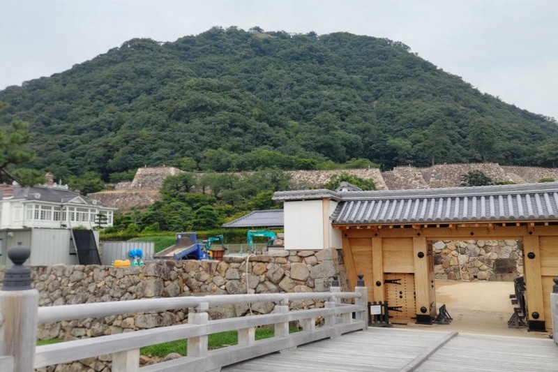 鳥取城跡大手登城路　中ノ御門（大手門）通り抜け 


