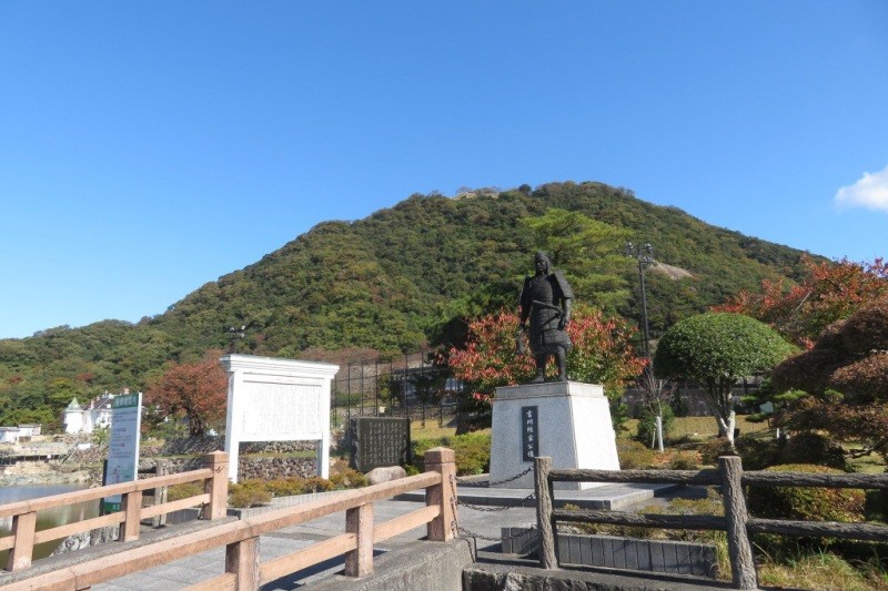吉川経家公像と久松山