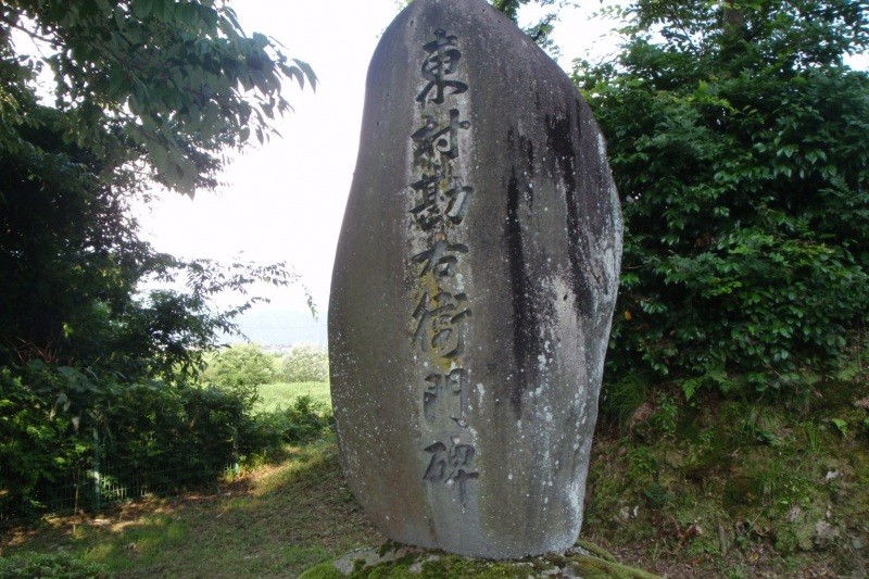 東村勘右衛門顕彰碑（金崎橋付近より徒歩２分）