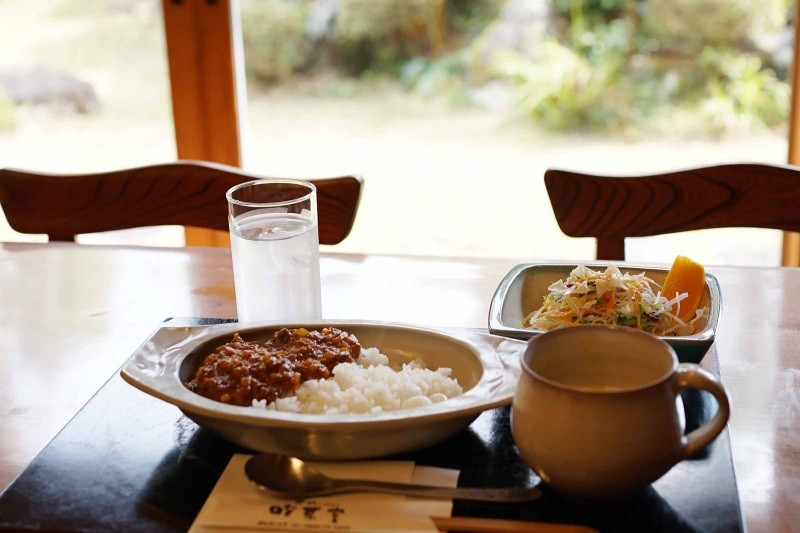 庭園のみえる喫茶店（石谷家住宅内）