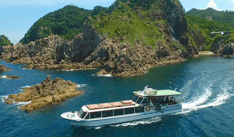 浦富海岸島めぐり遊覧船