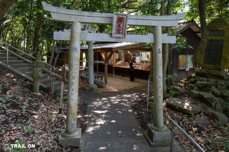 お種弁天　参道