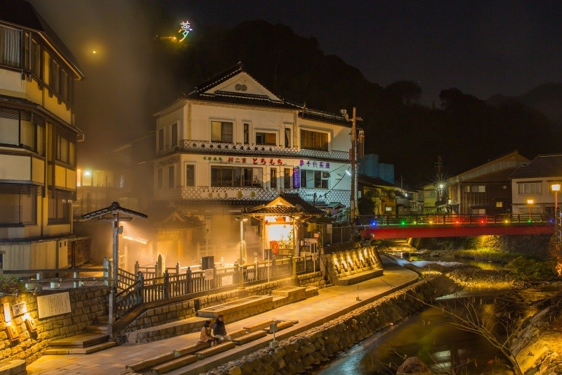 夜の荒湯