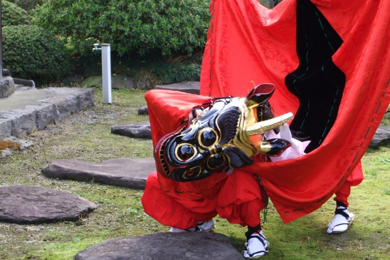 八頭町の白兎伝説ゆかりの地 米岡神社の麒麟獅子舞