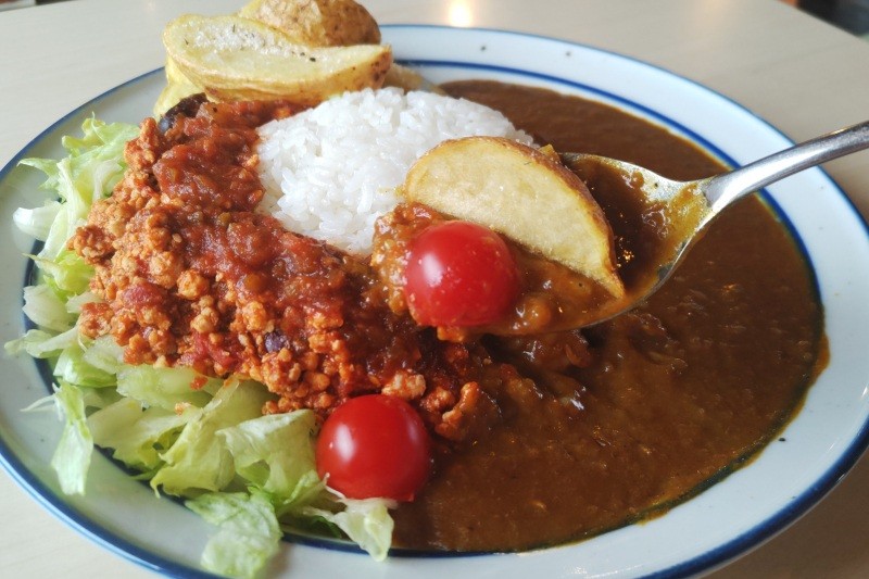 カフェデルマー「青谷上寺朗カレー」