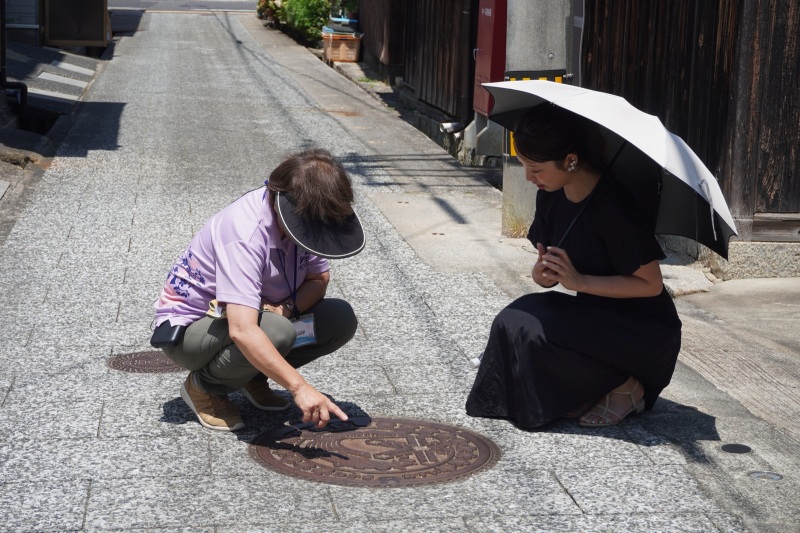 通り過ぎてしまいそうですが、マンホールデザインにもメッセージが♪