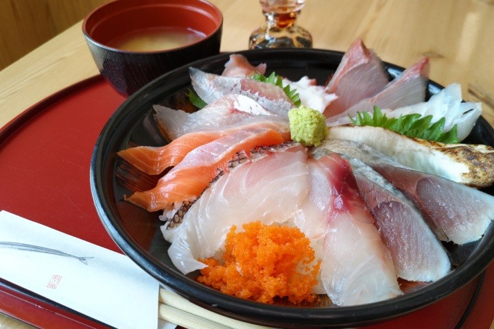 【昼食】予約必須の海鮮丼「鯛喜」