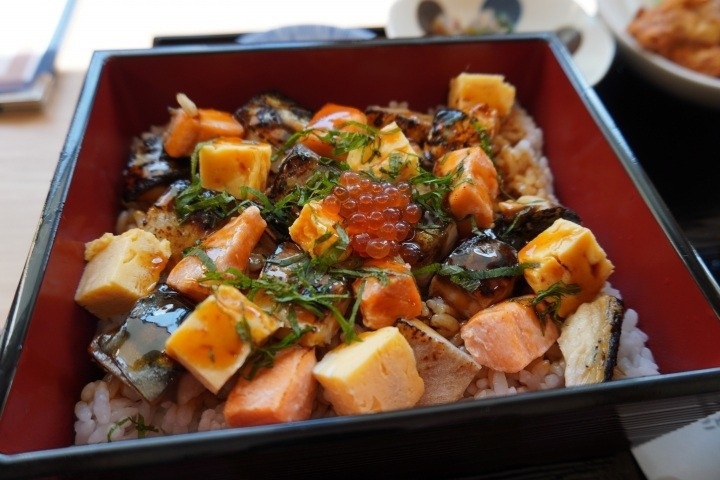 美食與紀念品 yamaneya（午餐）