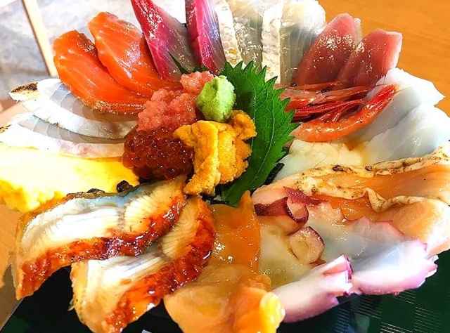 鳥取砂丘周辺で昼食