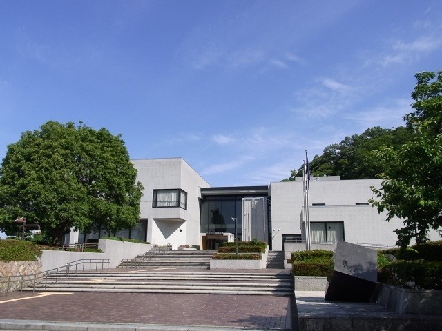 「鳥取県立博物館」久松山のふもとにある郷土の歴史・民俗を伝える博物館