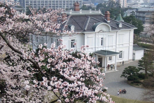 「仁風閣（じんぷうかく）」日本庭園と調和するフレンチ・ルネッサンス基調の白亜の洋館