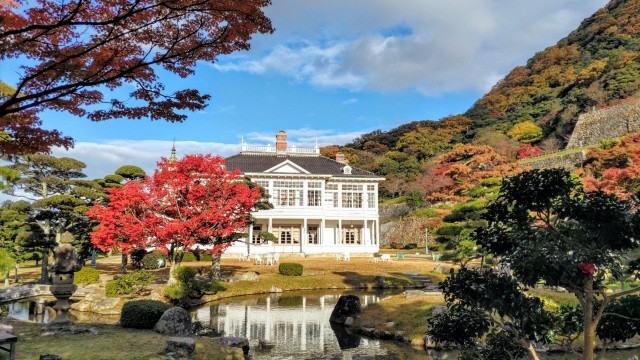 「仁風閣（じんぷうかく）」日本庭園と調和するフレンチ・ルネッサンス基調の白亜の洋館