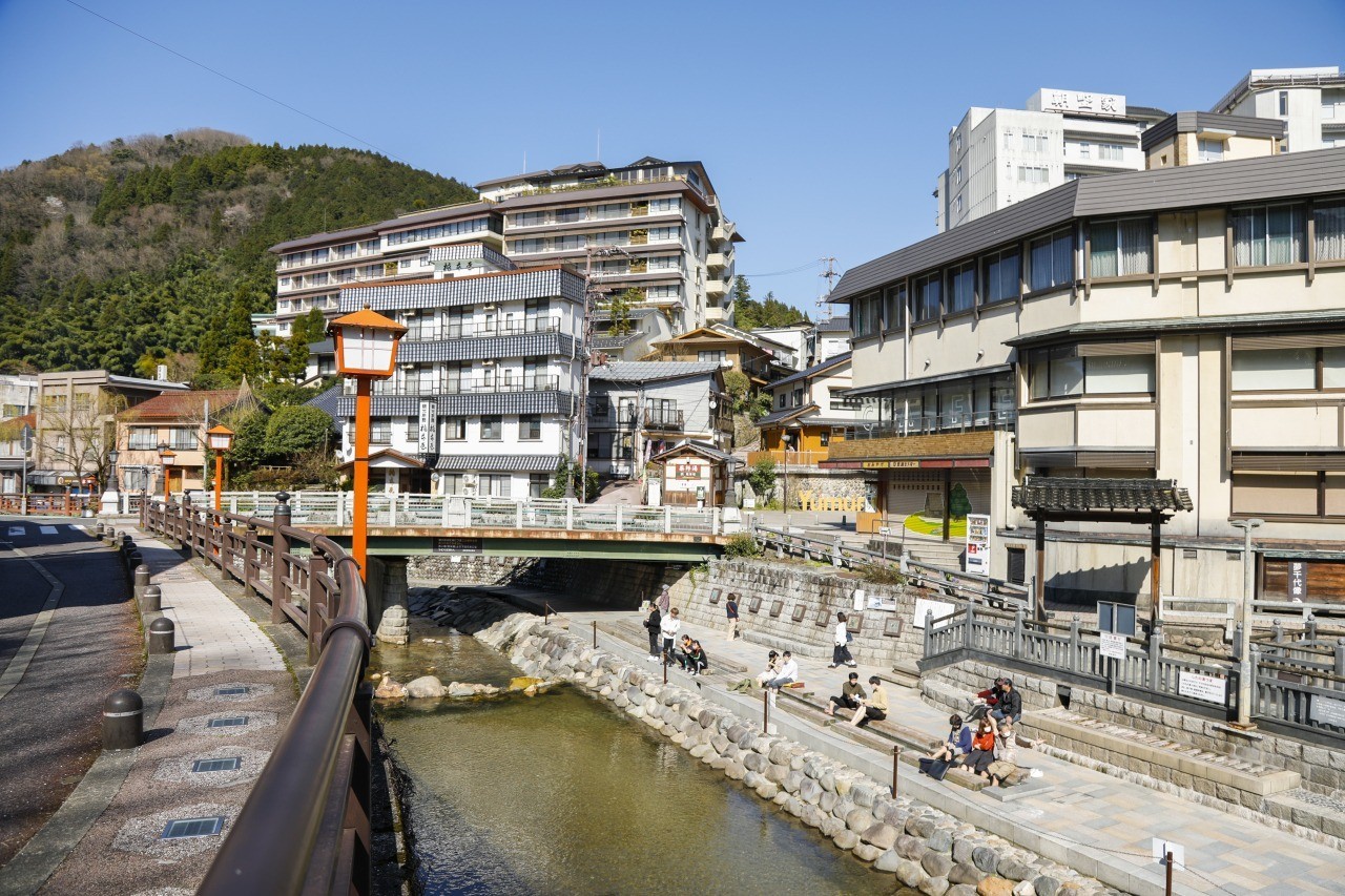 荒湯 ・足湯・夢千代像｜観光スポット｜鳥取市観光サイト【公式】 - 鳥取市のおすすめ観光・旅行情報