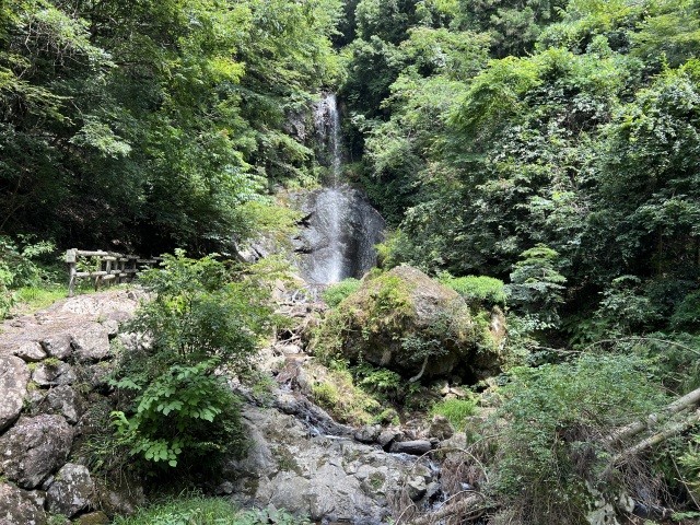 渡り橋上からの南滝