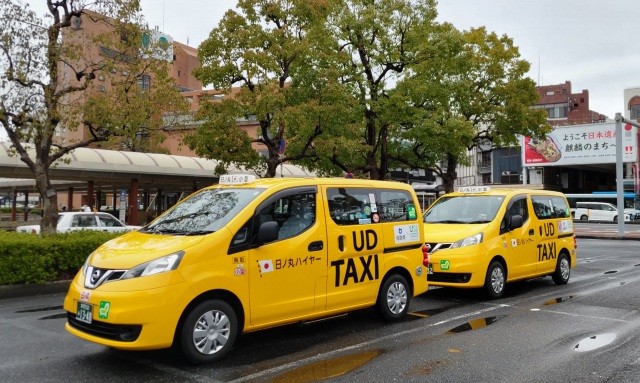 「ユニバーサルデザインタクシー（UDタクシー）」観光にも便利なUDタクシーはどなたでもご利用になれます！