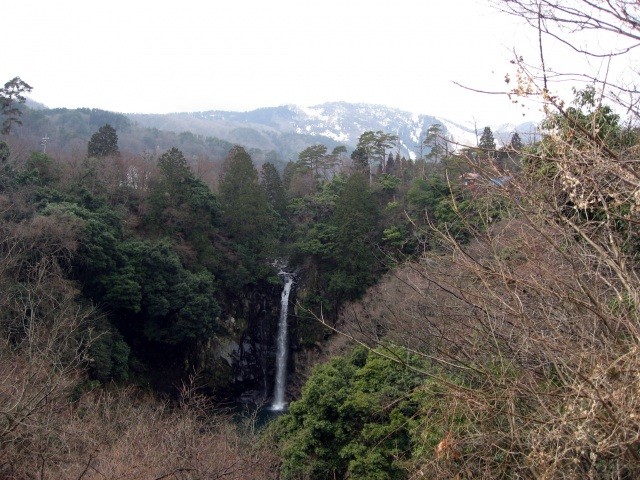 八反の滝と残雪