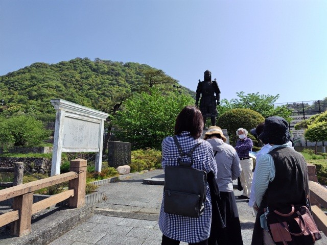 鳥取城跡お堀端を歩く