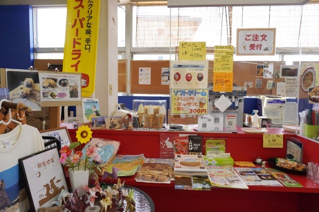 軽食＆カフェもあります