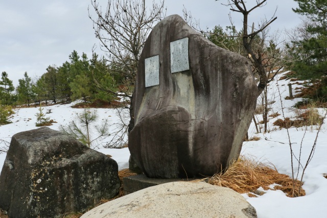 与謝野晶子歌碑　©TRAIL ON