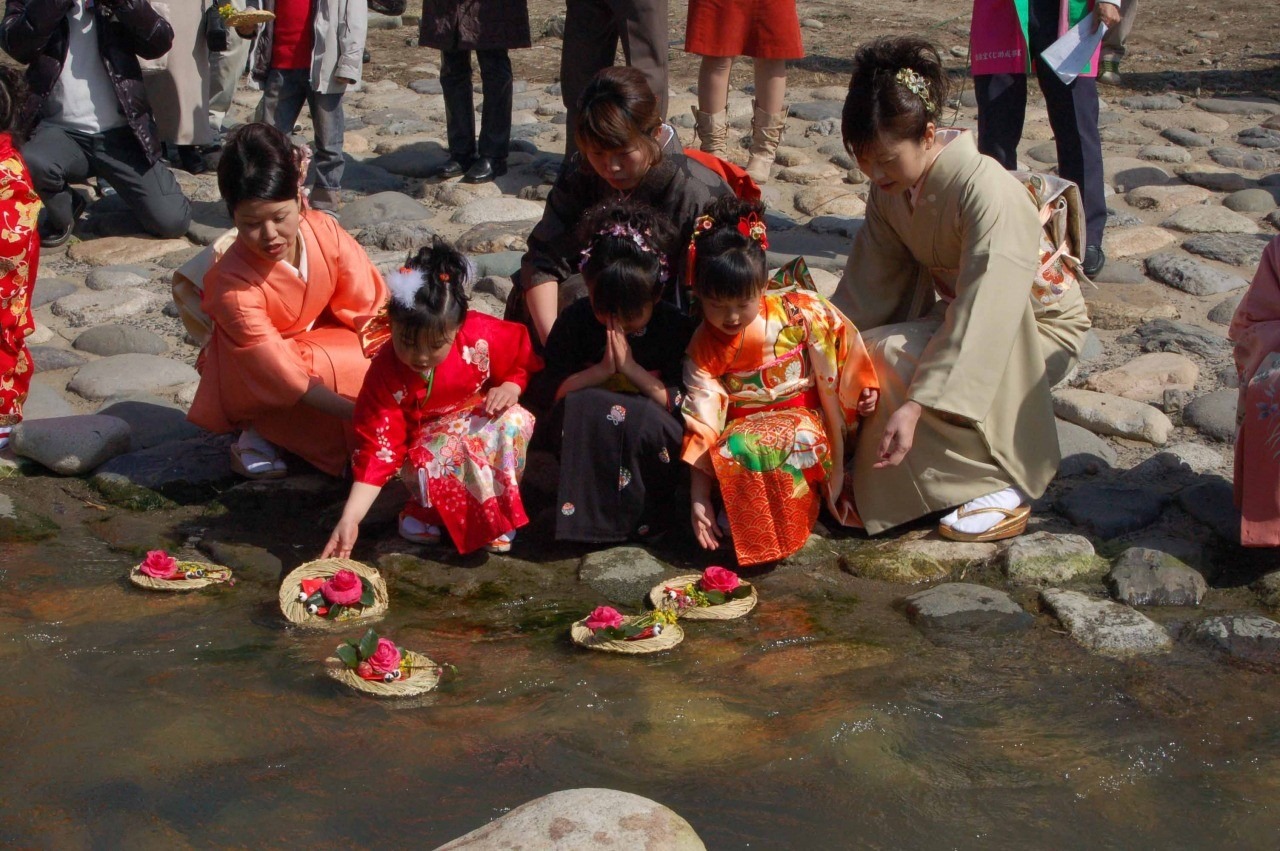用瀨放流人偶祭典